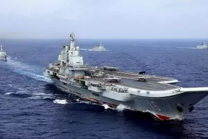 Nhóm tác chiến tàu sân bay Liêu Ninh của Trung Quốc trong cuộc tập trận hồi tháng 12-2016 ở Tây Thái Bình Dương. Ảnh: REUTERS