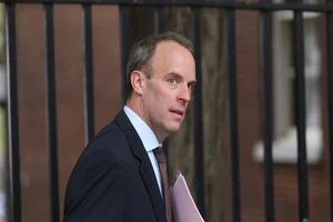 Ngoại trưởng Anh Dominic Raab nói rằng sau đại dịch COVID-19 quan hệ với Trung Quốc sẽ không như trước. Ảnh: BLOOMBERG