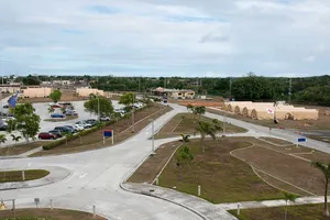 Quân đội Mỹ xây dựng một bệnh viện dã chiến trên đảo Guam để chữa trị cho các thủy thủ nhiễm COVID-19 trên tàu sân bay. Ảnh: NEW YORK POST