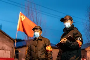 Một chốt kiểm tra phòng COVID-19 ở TP Cáp Nhĩ Tân. Ảnh: AFP