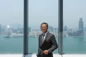 Cục trưởng Cục Tài chính Hong Kong Trần Mậu Ba. Ảnh: SCMP