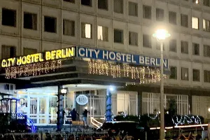 Hình ảnh khách sạn City Hostel Berlin (được cho là sở hữu của Triều Tiên) hồi tháng 12-2019. Ảnh: TWITTER