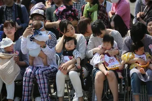 Kinh nghiệm thúc đẩy tăng tỉ lệ sinh ở các nước