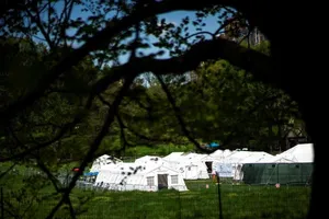 Bệnh viện dã chiến Samaritan trong một công viên tại NewYork. Ảnh: REUTERS