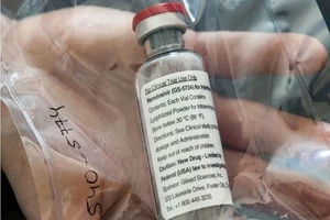 Bác sĩ điều trị cho bệnh nhân COVID-19 đầu tiên tại Mỹ khẳng định một số kết quả tốt từ thử nghiệm thuốc kháng virus remdesivir. Ảnh: AFP