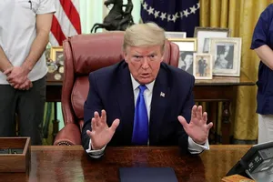 Tổng thống Mỹ Donald Trump muốn có quyền đơn phương ra lệnh hành động quân sự với Iran. Ảnh: REUTERS