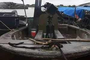 Tàu cao tốc Colombia bị quân đội Venezuela thu giữ hôm 9-5. Ảnh: AL JAZEERA