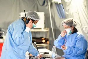 Nhân viên y tế tại khu cách ly một bệnh viện ở bang New York, Mỹ (Ảnh chụp hồi ngày 6-5). Ảnh: AFP