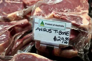 Sản phẩm thịt bò Úc được bày bán tại một cửa hàng ở TP Melbourne, bang Victoria (Úc). Ảnh: AFP
