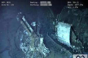 Một khẩu súng phòng không vẫn còn nguyên vẹn.