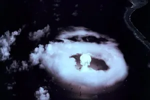 Hình ảnh vụ thử bom nguyên tử của Mỹ tại Quần đảo Marshall, ngày 1-7-1946. Ảnh: BỘ NĂNG LƯỢNG MỸ