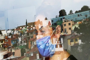 Một cuộc khủng hoảng sức khỏe tâm thần đang xuất hiện trên toàn cầu do COVID-19. Ảnh minh họa THE GULF TODAY