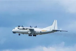 Máy bay do thám KJ-500 của Không quân hải quân Trung Quốc được nhìn thấy xuất hiện trái phép ở đá Chữ Thập. Ảnh: CHINA MILITARY