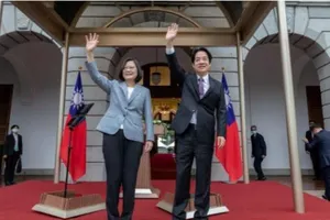 Bà Thái Anh Văn và cấp phó của mình trong buổi lễ nhậm chức sáng 20-5. Ảnh: REUTERS