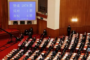 Nghị quyết về việc ban hành luật an ninh quốc gia cho Hong Kong được 2.878/2.885 đại biểu trong Đại hội Đại biểu nhân dân toàn quốc Trung Quốc bỏ phiếu đồng ý. Ảnh: REUTERS