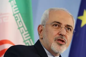 Ngoại trưởng Iran Mohammad Javad Zarif trong một cuộc họp báo hồi tháng 12-2019. Ảnh: REUTERS