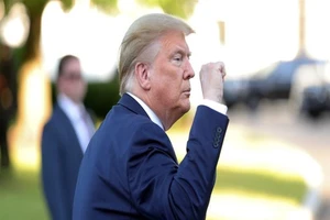 Tổng thống Donald Trump nói rằng có thể triển khai quân đội liên bang giải quyết biểu tình bạo động tại các bang. Ảnh: REUTERS