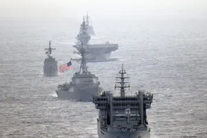 Tàu chiến Mỹ di chuyển ở Biển Đông hồi tháng 5-2019. Ảnh: HẢI QUÂN MỸ