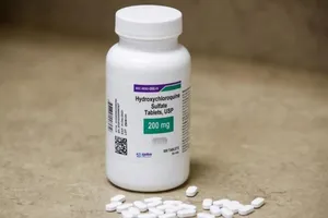 Một nhóm bác sĩ Mỹ đã kiện Cục Quản lý Thực phẩm và Dược phẩm Mỹ (FDA) vì yêu cầu hạn chế sử dụng thuốc sốt rét Hydroxychloroquine trị COVID-19. 