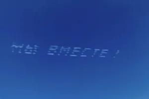 Đội máy bay nhào lộn Perviy Polet gửi thông điệp kêu gọi người dân Nga đoàn kết chống lại đại dịch COVID-19. Ảnh chụp màn hình RT.