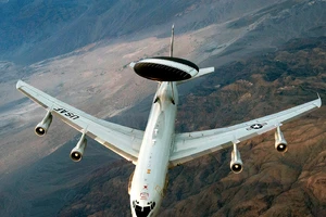 Một máy bay chỉ huy và cảnh báo sớm E-3 Sentry của Không quân Mỹ. Ảnh: PINTEREST