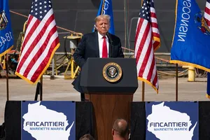 Tổng thống Mỹ Donald Trump phát biểu tại nhà máy đóng tàu Fincantieri Marinette Marine ngày 25-6. Ảnh: FMM
