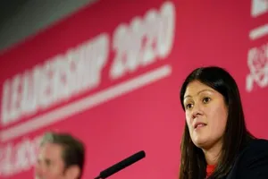 Phát ngôn viên Công Đảng đối lập Lisa Nandy khẳng định Anh quốc nên loại bỏ Trung Quốc khỏi các dự án hợp tác trước những tranh cãi về luật an ninh mới ở Hong Kong.