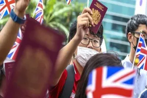 Anh tuyên bố sẽ hỗ trợ công dân Hong Kong có hộ chiếu hải ngoại Anh, bao gồm cả vợ hoặc chồng và con của họ, được phép định cư và cấp quốc tịch. 