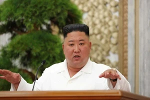 Nhà lãnh đạo Triều Tiên Kim Jong-un tại cuộc họp với Bộ chính trị Đảng Lao động Triều Tiên vào ngày 2-7-2020. 