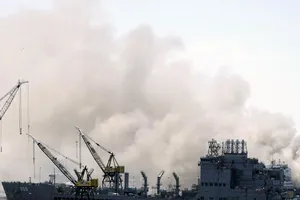 Tàu tấn công đổ bộ Mỹ cháy lớn, 18 thủy thủ bị thương