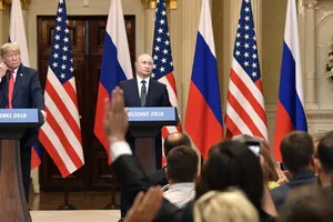 Tổng thống Mỹ Donald Trump (trái) và người đồng cấp Nga Vladimir Putin (phải) tham dự Thượng đỉnh Helsinki ở Phần Lan vào tháng 7-2018. Ảnh: REUTERS