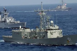 Tàu Ấn Độ trong một cuộc tập trận Malabar trên Ấn Độ Dương. Ảnh: AFP