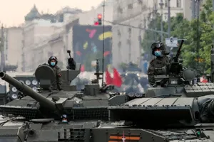Lực lượng tăng-thiết giáp Nga tham gia duyệt binh kỷ niệm 75 năm Ngày Chiến thắng phát xít Đức hôm 24-6. Ảnh: AP