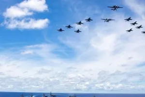 Tàu chiến Úc, Nhật và Mỹ tập trận chung ở khu vực biển Philippines, ngày 19-7. Ảnh: AP