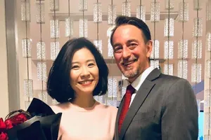 Bà Tzu-I Chuang cùng chồng là ông Jim Mullinax - Tổng lãnh sự Mỹ tại Thành Đô. Ảnh: FACEBOOK