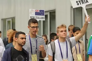 Anh Hafez al-Assad - con trai Tổng thống Bashar al-Assad (ở giữa, đeo kính) tham gia Olympics Toán Quốc tế tại Romania năm 2018. Ảnh: AFP