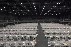 Một góc của trung tâm hội nghị AsiaWorld Expo được dựng thành bệnh viện dã chiến để điều trị cho các bệnh nhân nhiễm COVID-19 tại Hong Kong. Ảnh: REUTERS/Pak Yiu