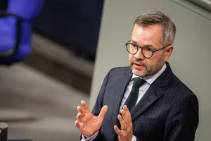 Bộ trưởng Các vấn đề châu Âu của Đức - ông Michael Roth trong một phiên điều tra trước Nghị viện châu Âu tháng 11-2019. Ảnh: AFP