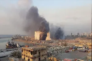 Hiện trường vụ nổ kinh hoàng ở Lebanon. Ảnh: AA.COM