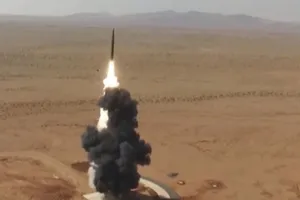 Tên lửa đạn đạo tầm trung DF-26 được phóng trong thử nghiệm gần đây của Trung Quốc. Ảnh: 81.CN.