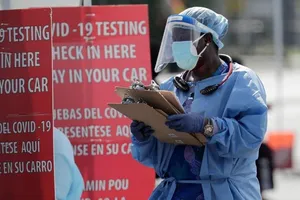 Số ca mắc mới và tử vong vì COVID-19 ở Mỹ đã giảm. Ảnh: CNN