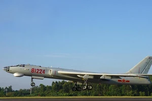 Máy bay ném bom H-6 tham gia một cuộc diễn tập thực chiến của hải quân ở Chiến khu Nam Trung Quốc. Ảnh: BỘ QUỐC PHÒNG TRUNG QUỐC