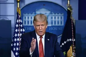 Tổng thống Mỹ Donald Trump phát biểu trong cuộc họp báo tại Nhà Trắng ở thủ đô Washington, ngày 10-8.