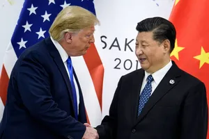 Tổng thống Mỹ Donald Trump (trái) gặp mặt Chủ tịch Trung Quốc Tập Cận Bình (phải) tại hội nghị thượng đỉnh G20 ở Nhật tháng 6-2019. Ảnh: AFP