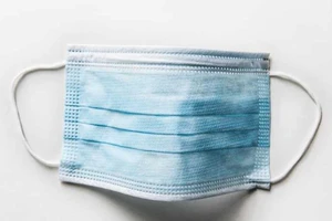 Nhiều người Mỹ cho biết họ nhận được các bưu kiện đáng ngờ chứa khẩu trang từ Trung Quốc. Ảnh: MOMO PRODUCTIONS