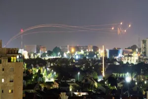 Hệ thống chống tên lửa Vòm sắt đánh chặn tên lửa được phóng từ Dải Gaza về phía Israel. Ảnh: REUTERS