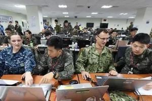 Hàn Quốc-Mỹ tập trận chung lần đầu trong năm, dù COVID-19 