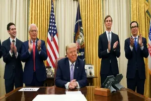 Ông Trump là trung gian để Israel và UAE đi đến thỏa thuận hòa bình. Ảnh: REUTERS