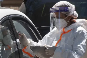 WHO: COVID-19 đã giảm tốc độ lây lan trên toàn cầu 