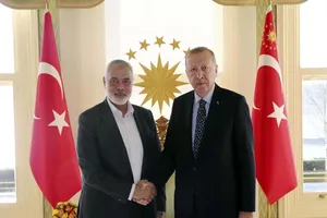 Thủ lĩnh Hamas Ismail Haniyeh (trái) và Tổng thống Thổ Nhĩ Kỳ Tayyip Erdogan (phải).